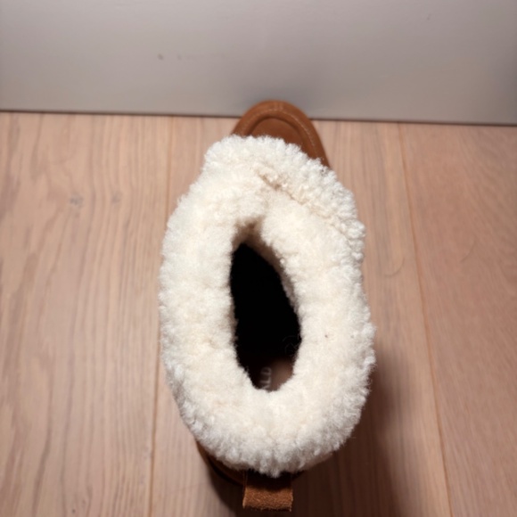 Donald Pliner leather booties with sherpa lining, size 8M - Picture 3 of 5